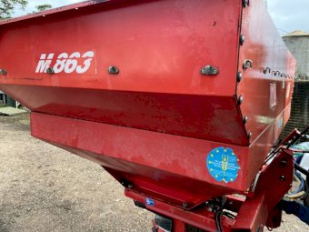 Kuhn 935 Super Spreader
