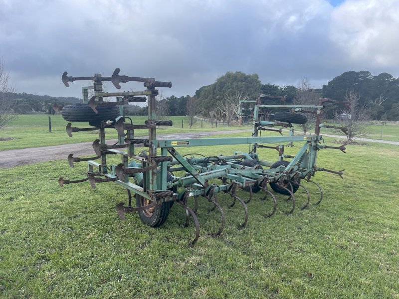 John Deere 1010 Field Cultivator