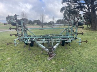 John Deere 1010 Field Cultivator