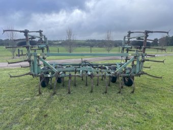 John Deere 1010 Field Cultivator
