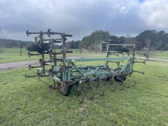 John Deere 1010 Field Cultivator
