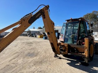 Under Auction - (A230) 1990 Case 580K Backhoe 