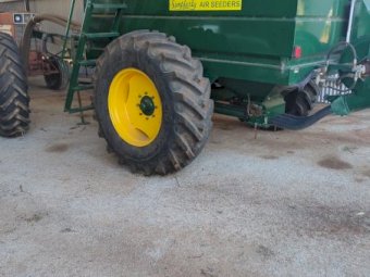 Simplicity 5700L Air Cart