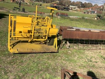 Moffat-Virtue Sheep Handler with lead up Race