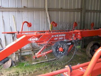 Kuhn SR300  Speed rake