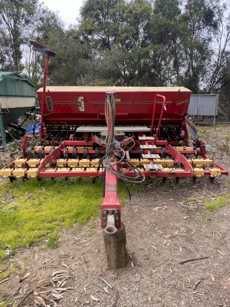 Under Auction - 2009 Vaderstad Rapid 400 Super XL Disc Seeder 