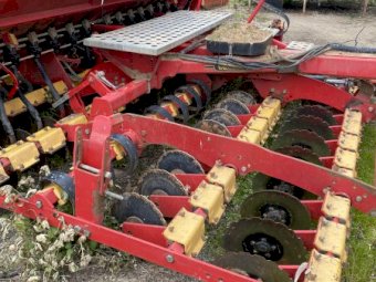 Under Auction - 2009 Vaderstad Rapid 400 Super XL Disc Seeder 