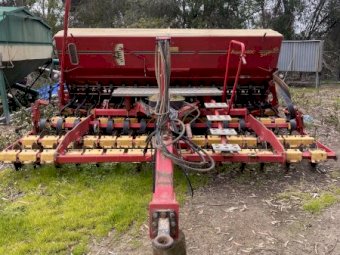 Under Auction - 2009 Vaderstad Rapid 400 Super XL Disc Seeder 