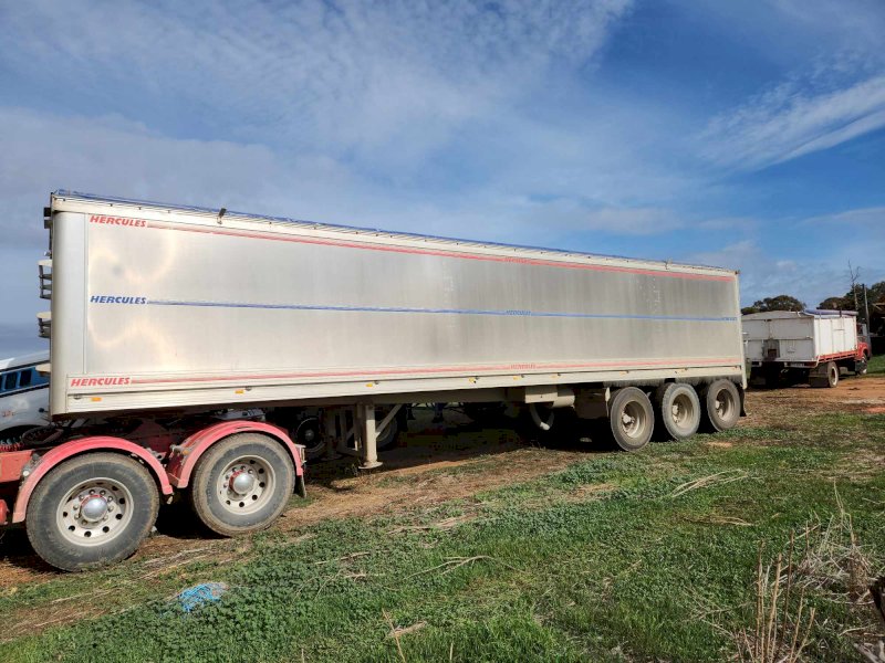 Under Auction - (A230) 1997 Hercules Grain Trailer 