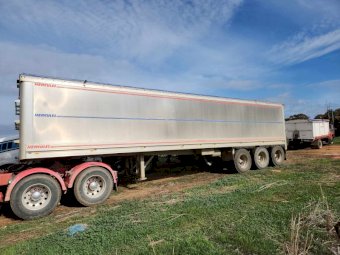 Under Auction - (A230) 1997 Hercules Grain Trailer 