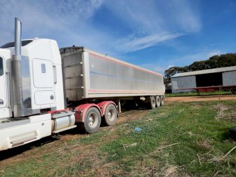 Under Auction - (A230) 1997 Hercules Grain Trailer 