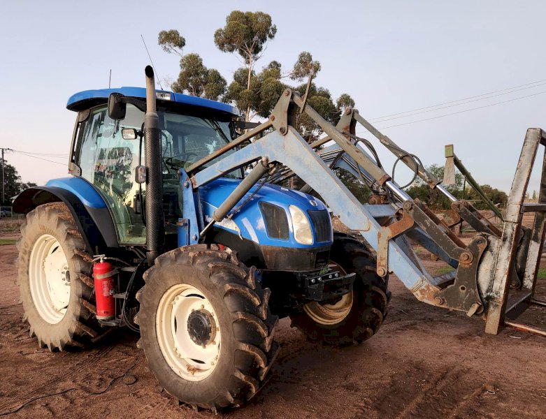 2005 New Holland TS110A Tractor with FEL