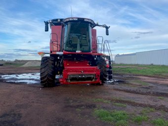 2017 Case IH 7240 Header with 40ft MacDon FD75-D Flex Draper Front