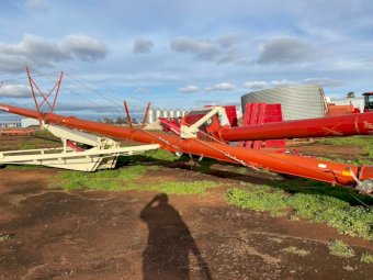 95ft x 13" Farm King Swing Away Auger with Drive Over Hopper