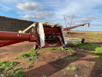 95ft x 13" Farm King Swing Away Auger with Drive Over Hopper