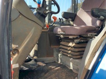 New Holland 8160 FWA 2000 model with Kerfab XTR3800 Front End Loader