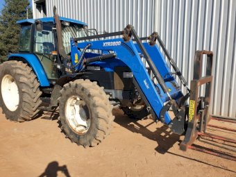 New Holland 8160 FWA 2000 model with Kerfab XTR3800 Front End Loader