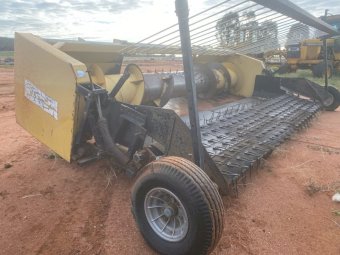 2010 Case IH 7088 Header with Fronts