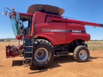 2010 Case IH 7088 Header with Fronts