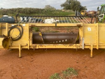 2010 Case IH 7088 Header with Fronts