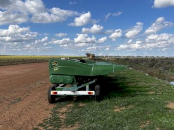 John Deere 894 Corn Front