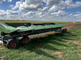 John Deere 894 Corn Front