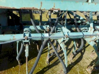 1990's John Shearer 16 Run Seeder
