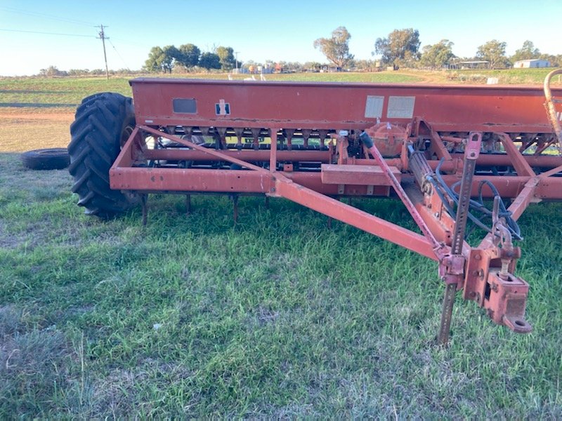 International 511 28 Row Combine