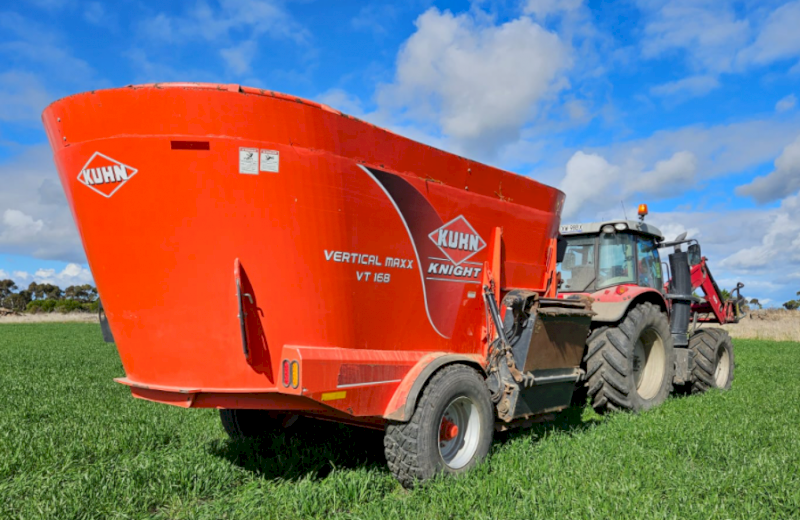 Kuhn Knight Twin Screw Verti Maxx VT 168 20 cube Mixer Wagon