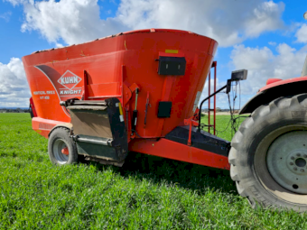 Kuhn Knight Twin Screw Verti Maxx VT 168 20 cube Mixer Wagon