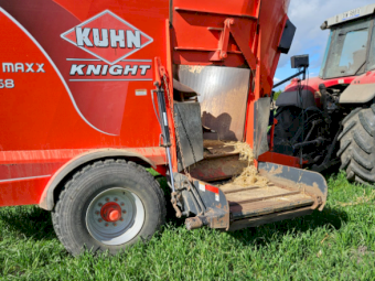 Kuhn Knight Twin Screw Verti Maxx VT 168 20 cube Mixer Wagon