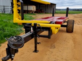 MIL-STAK LS 1850 Bale Stacker