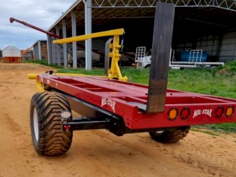 MIL-STAK LS 1850 Bale Stacker