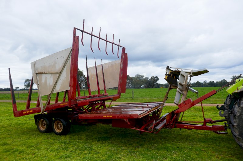 New Holland  Model 1033 Bale Wagon