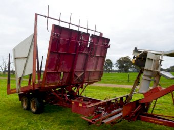 New Holland  Model 1033 Bale Wagon