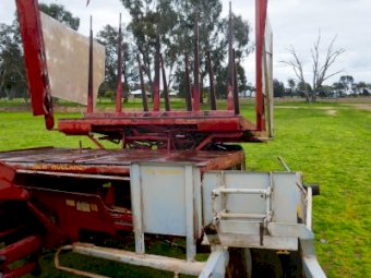 New Holland  Model 1033 Bale Wagon