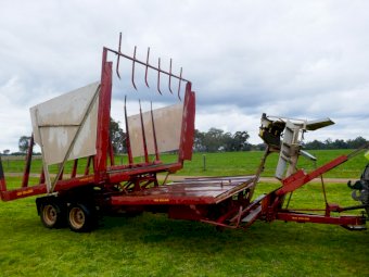 New Holland  Model 1033 Bale Wagon