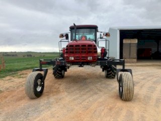 2016  MacDon 155 Windrower with D60 40ft MacDon Draper Front