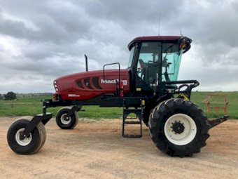2016  MacDon 155 Windrower with D60 40ft MacDon Draper Front
