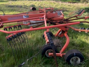 Kuhn Tedder Hay Rake. Model  GA 4121  GTH.  Master drive is in very good condition, PTO Driven