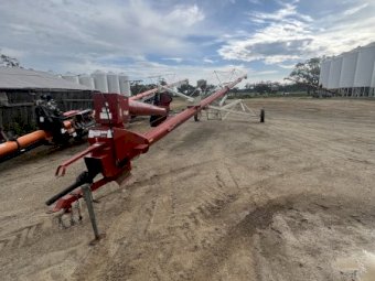 Farm King Swing Away 1070 Auger