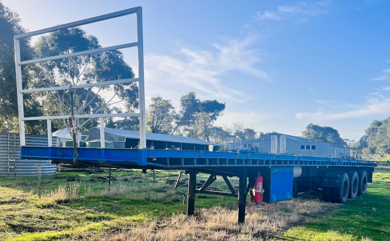 1985 Freighter ST3 Flat Top Trailer