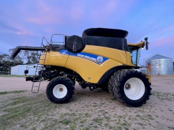 2014 New Holland 8090 Header Only
