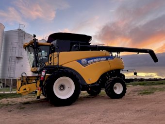 2014 New Holland 8090 Header Only