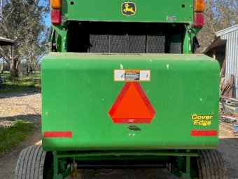 John Deere 468 Round Baler