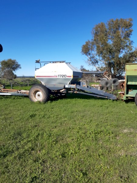 Flexicoil Airseeder 820 Bar with 1720 Bin