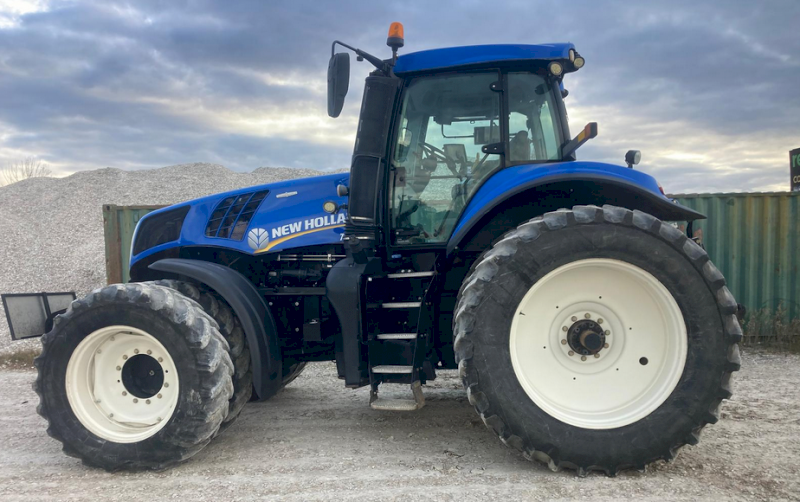 2016 New Holland T8.435 Tractor
