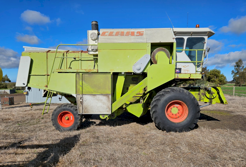 Claas Dominator 86 Header with 22ft Front