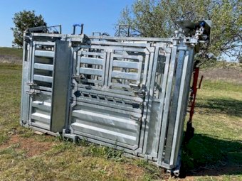 2023 Clipex Air Powered Cattle Crush