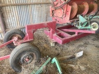 30' Smale Pea Plucker with 1010 Front with Comb Trailer